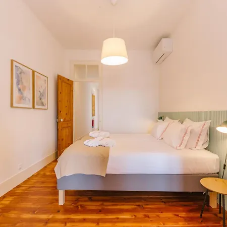 Rent4rest Castle View Family & Friends Bairro Alto * Lisbon
