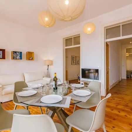 Rent4rest Castle View Family & Friends Bairro Alto *
