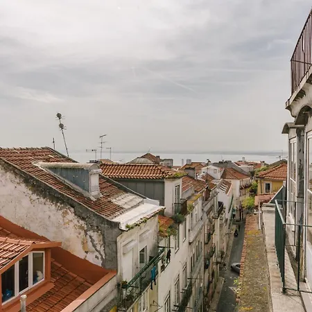 Rent4rest Castle View Family & Friends Bairro Alto Appartamento Lisbona