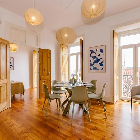 Rent4rest Castle View Family & Friends Bairro Alto شقة